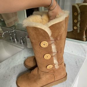 Ugg Bailey Button Triplet Boot Chestnut